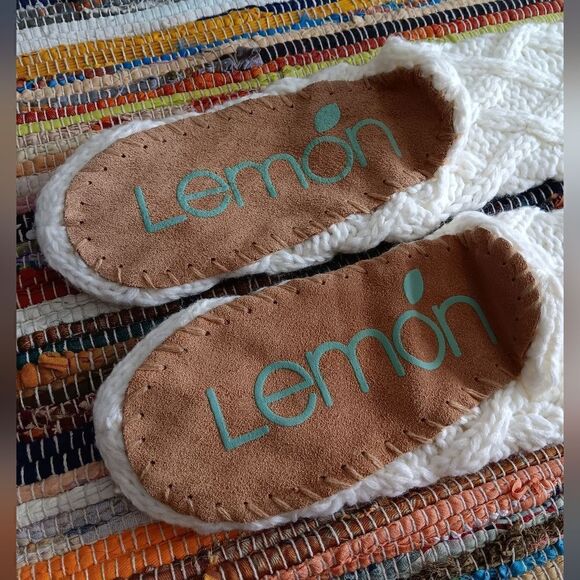 NWOT LEMON 🍋 Creme HandKnit & Stitched Sock Slippers 6/7 - Picture 3 of 15
